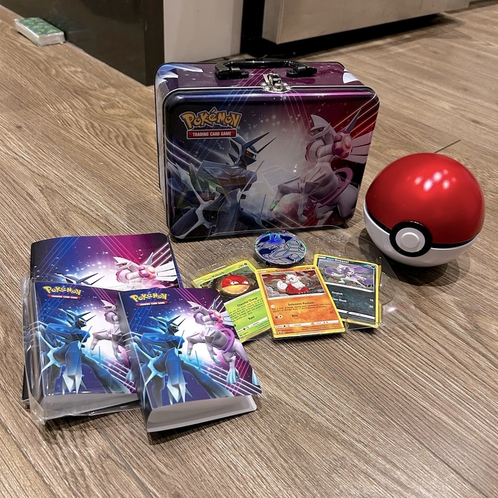 Pokemon Set with lunchbox and pokeball